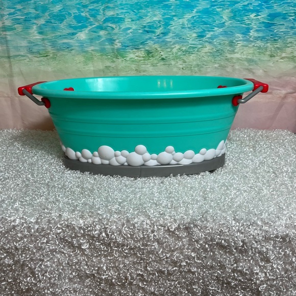 Doll bathtub . - Picture 1 of 3